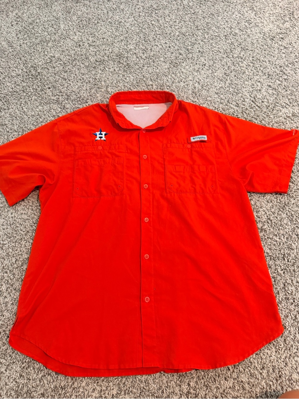 Columbia Red Short-Sleeve Casual Button-Down Shirt